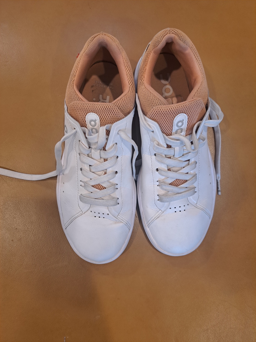 On Clouds The Roger Advantage Sneaker Women Size 8.5